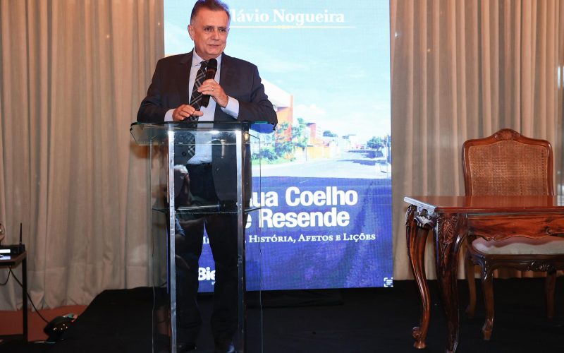 Flávio Nogueira lança novo livro em Teresina