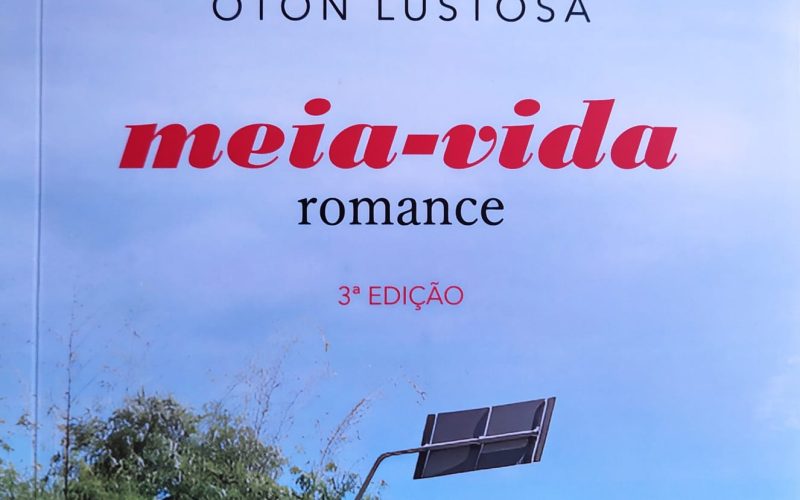 Reprodução parcial da capa do romance.